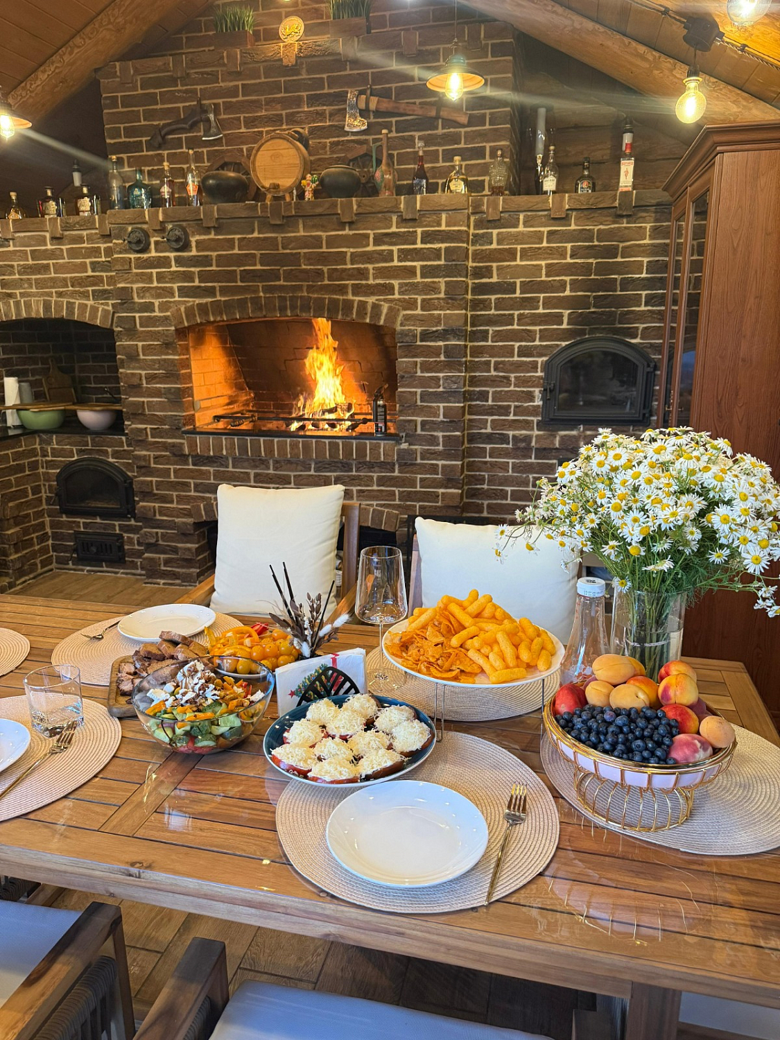 Обеденный комплект из акации Royal Family GRAND MICHELLE: элегантность в бежевых тонах